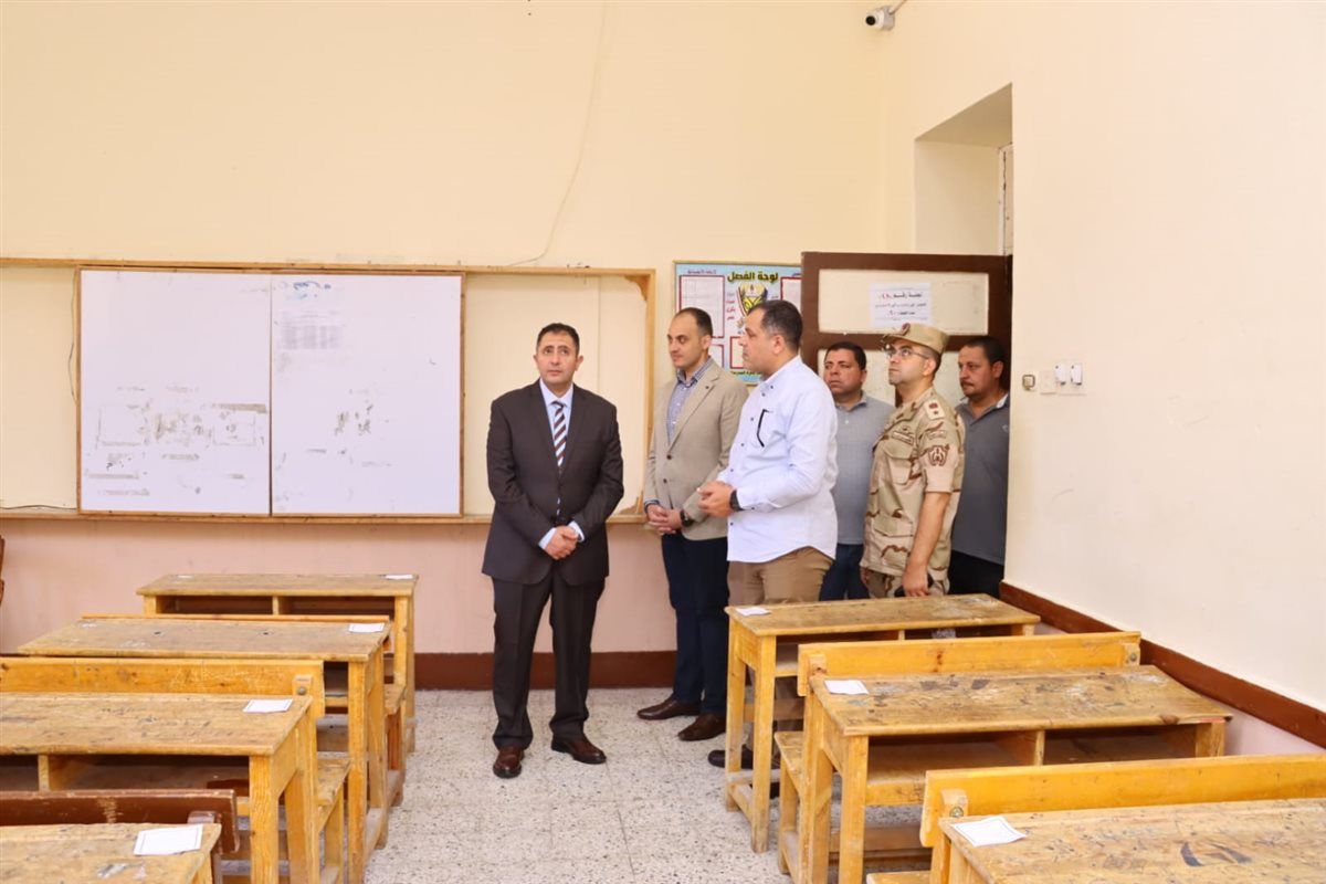 محافظ دمياط يتابع استعدادات استقبال امتحانات الثانوية العامه