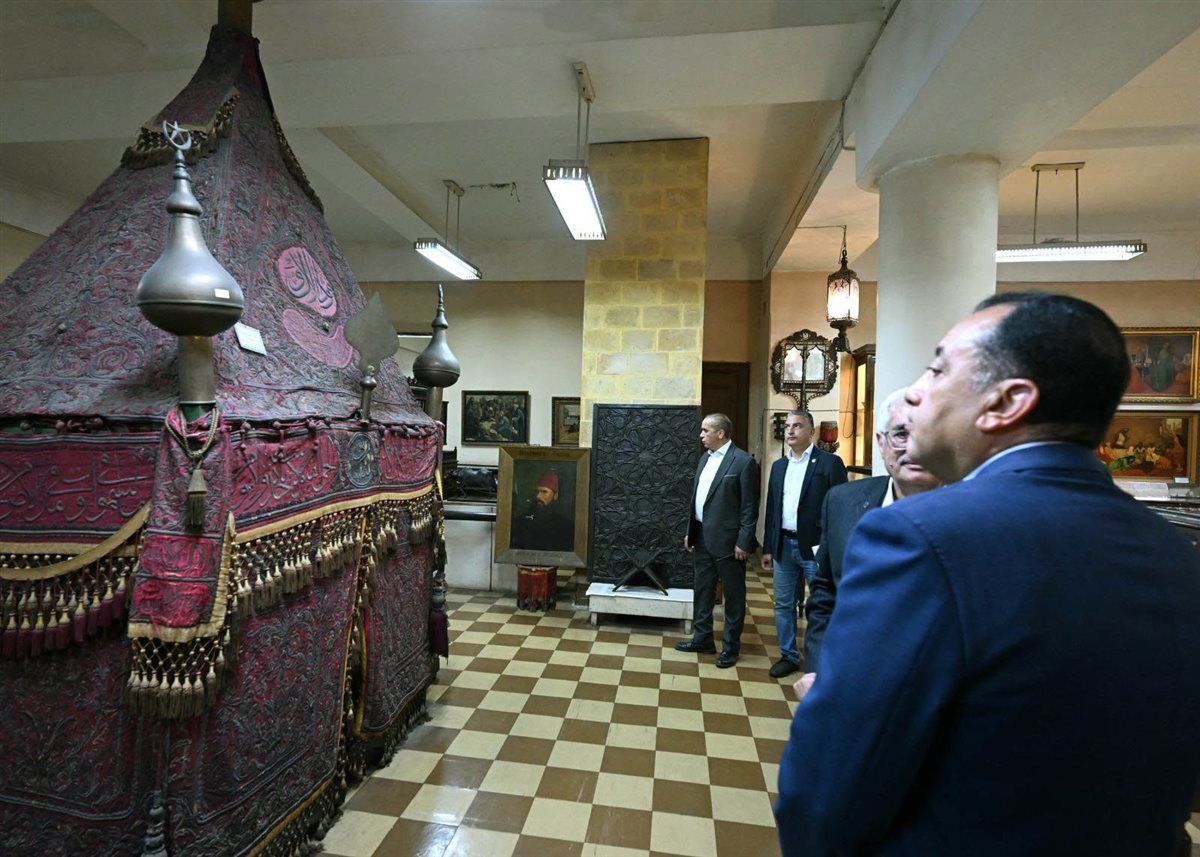 رئيس الوزراء يتفقد المبنى التاريخي للجمعية الجغرافية المصرية 