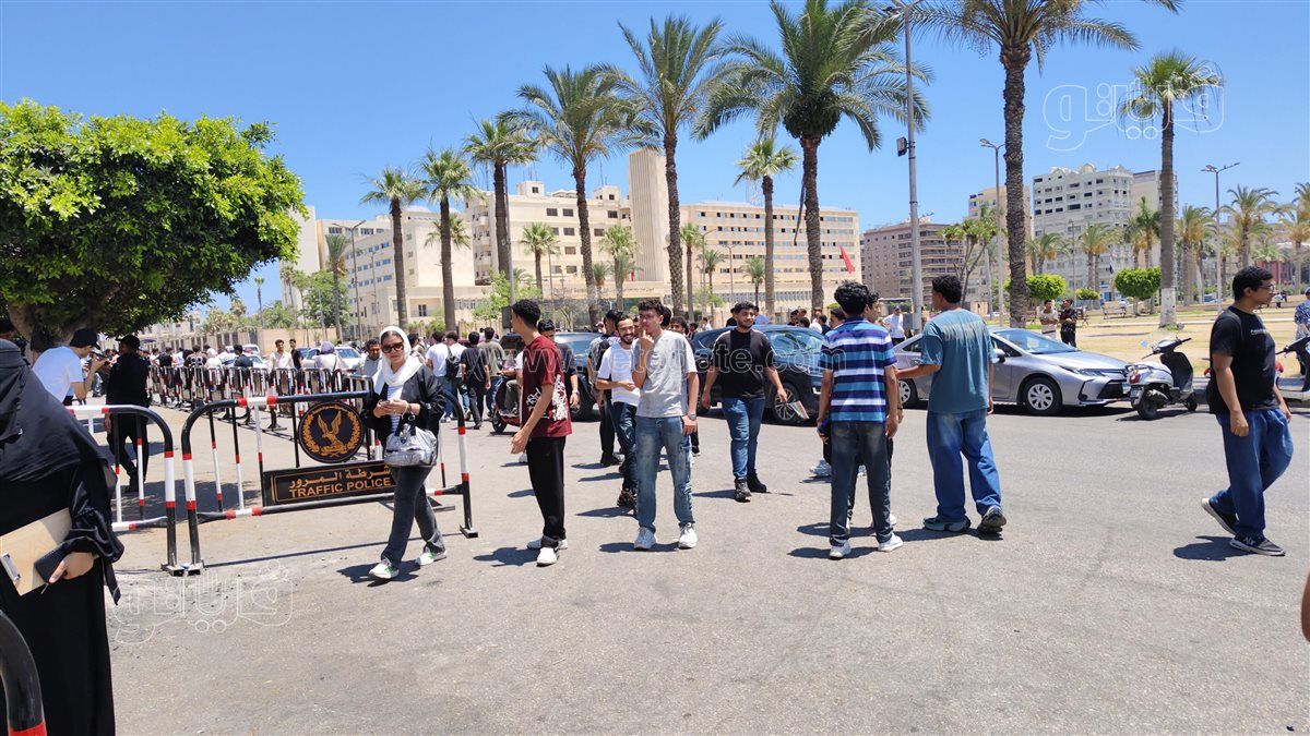 طلاب أدبي للثانوية العامة ببورسعيد يشيدون بامتحان الجغرافيا 