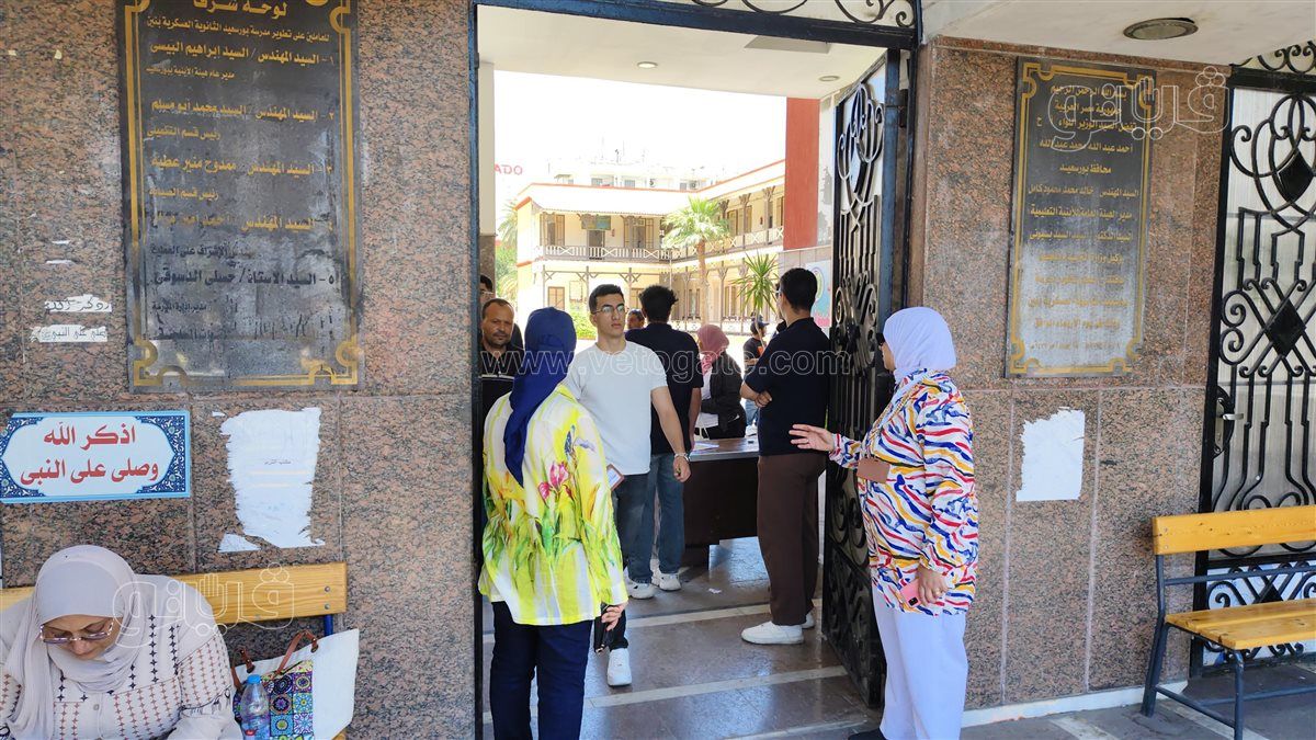 طلاب أدبي للثانوية العامة ببورسعيد يشيدون بامتحان الجغرافيا 