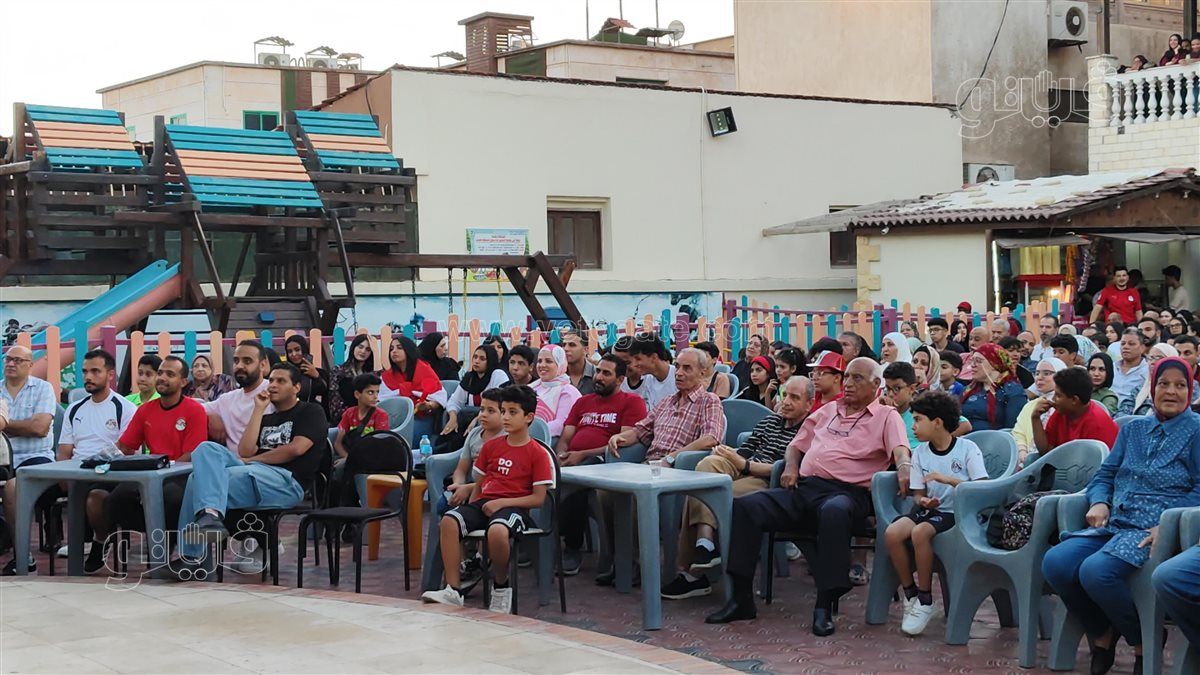 ترقب بين مشجعي المنتخب المصري من رواد نادي السلام البحري ببورفؤاد 