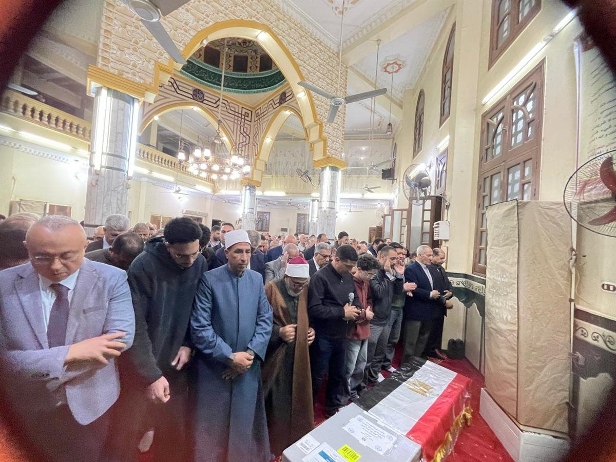 أين يقف الإمام في صلاة الجنازة؟ وما صفاتها وأركانها في المذاهب الأربعة؟