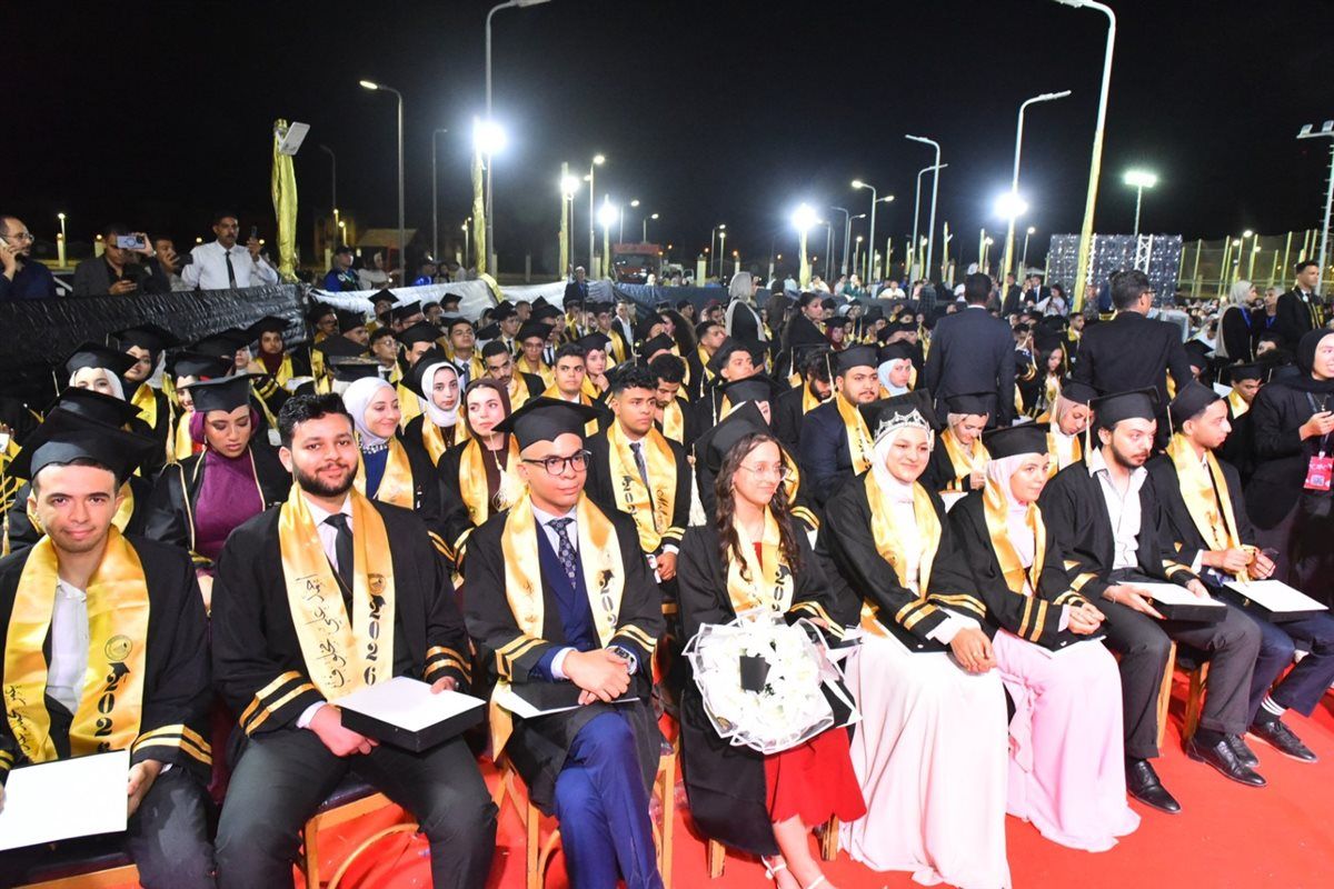 محافظ أسيوط يترأس احتفال الجامعة الأهلية بتخريج أولى دفعاتها 