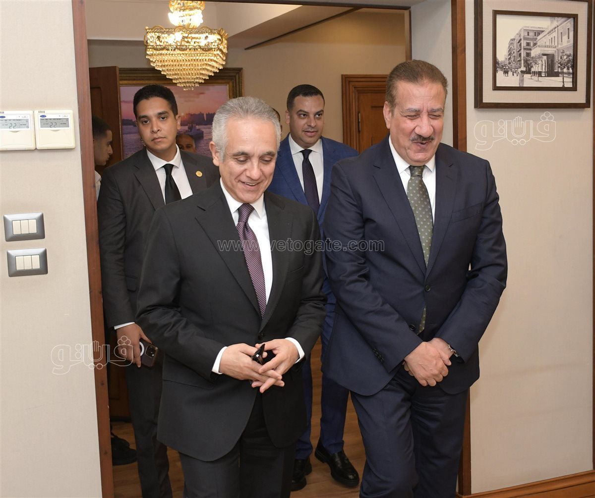 استقبال محافظ بورسعيد لوزير العدل بديوان عام المحافظة 