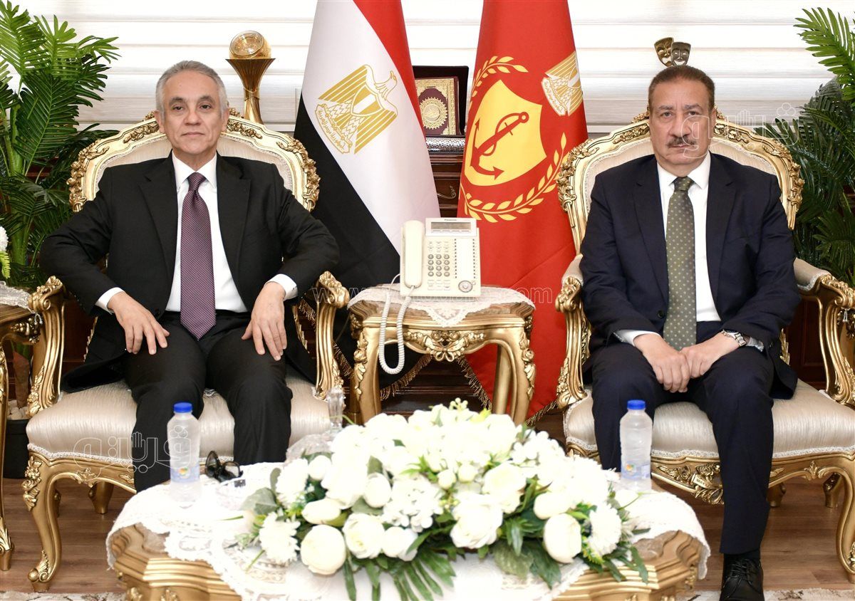 استقبال محافظ بورسعيد لوزير العدل بديوان عام المحافظة 
