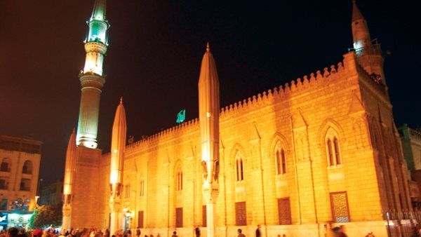 موعد أذان العشاء اليوم الإثنين 3 - 8 - 2026 في القاهرة والمحافظات