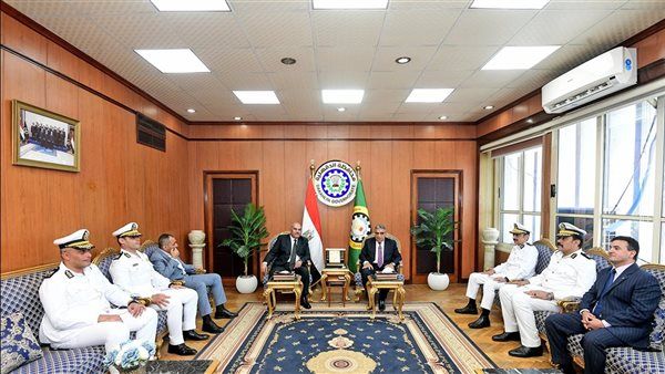 محافظ الدقهلية يبحث مع مدير الأمن خطط تعزيز الانضباط الأمني والتنسيق المشترك