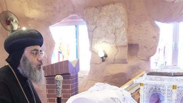 الأنبا فيلوباتير يرسم شمامسة جددا ويفتتح مباني خدمات في إيبارشية أبوقرقاص