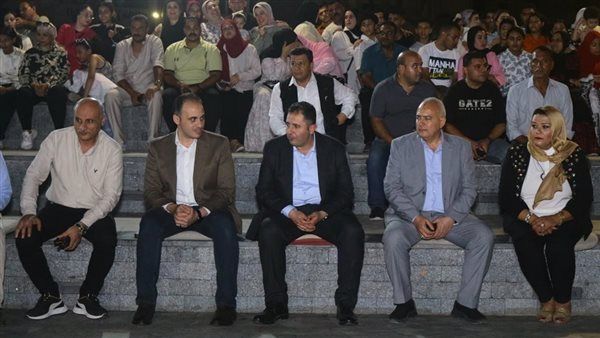 محافظ دمياط يشهد عروض فرقة الأنفوشي في مهرجان شاطئ الفن برأس البر (صور)
