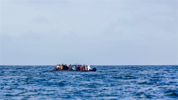 من بينهم مصريون وسودانيون، اليونان تنقذ عشرات المهاجرين غير الشرعيين