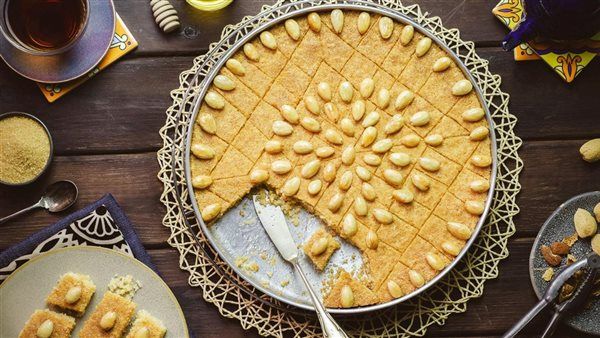 طريقة عمل البسبوسة العادية بالزبادي، وصفة ناجحة بطعم المحلات
