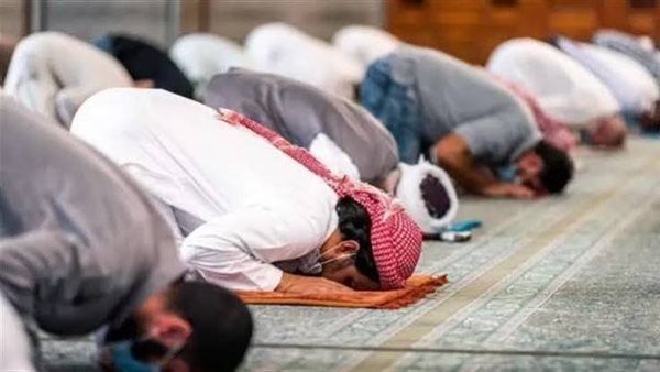 تفسير رؤية صلاة الجماعة في المنام وعلاقتها بالتوبة عن ذنب كبير