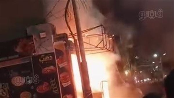 حريق هائل داخل مطعم مأكولات شعبية بشارع طه حسين في المنيا (صور)