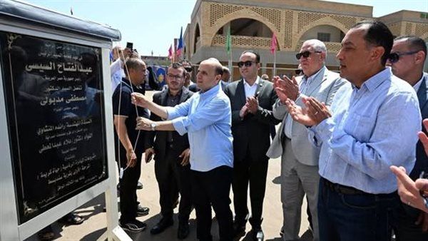 مشروعات "حياة كريمة"، مدبولي يفتتح مجمع الخدمات الحكومية بقرية سندبسط بالغربية