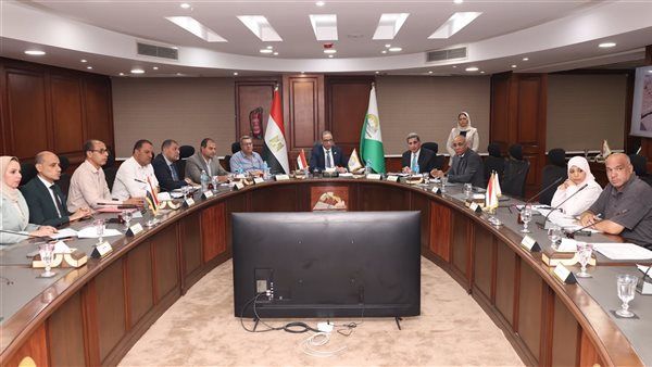 محافظ الجيزة يبحث شكاوى المواطنين ويوجه بسرعة إزالة مخالفات بأوسيم وكرداسة
