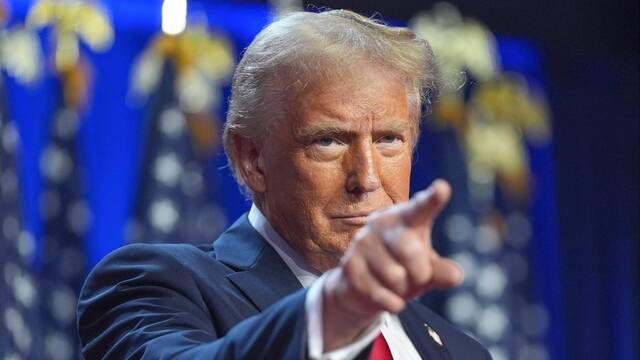 ترامب يزعم السيطرة الكاملة على هرمز ويطالب إيران بتعويضات
