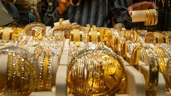 ارتفاع قياسي للذهب ليسجل أعلى مستوى في أكثر من شهرين والأونصة تتجاوز 4400 دولار