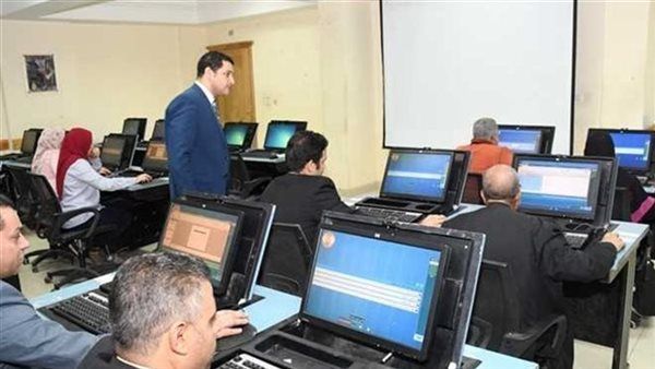 قانون العمل الجديد، متى يلتزم صاحب العمل بتوفير السكن والانتقالات للعمال؟