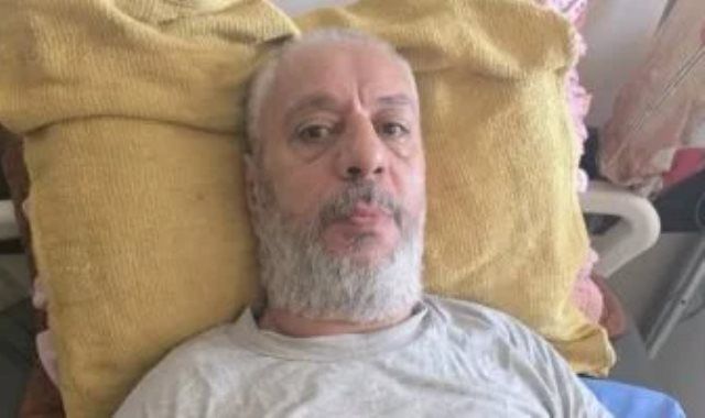 "لا تتركوا حالتي تنتظر أكثر" علاء الكرد مريض دير البلح ينتظر منفذا للعلاج.. ثلاث سنوات من المرض تنتهى بحاجة عاجلة إلى صمام فى القلب.. من مرض الأعصاب إلى خطر يهدد قلبه وتحويلة طبية تنتظر طريق الخروج من غزة