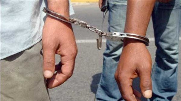 218 شريحة بأسماء آخرين، سقوط شخصين يروجان خطوط المحمول "المجهولة" في الموسكي