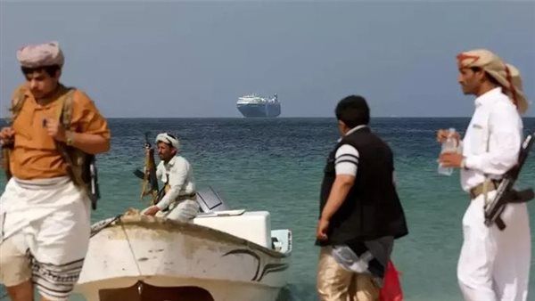 ارتفاع عدد ضحايا الهجوم الحوثي على سفينة تجارية في باب المندب إلى 16 قتيلا ومصابا