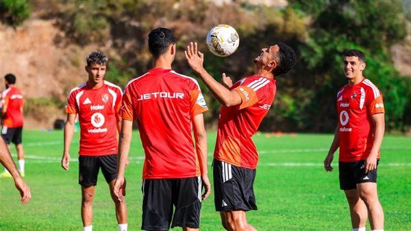 بالصفقات الجديدة، الأهلي يواجه بدلونا اليوم في أولى مبارياته بمعسكر إسبانيا