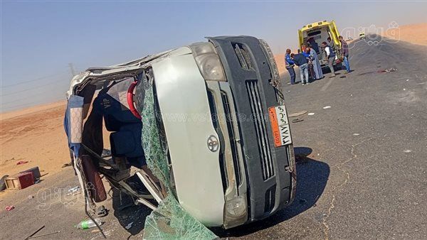 إصابة 5 أشخاص في انقلاب سيارة ميكروباص أعلى طريق الإسماعيلية الصحراوى