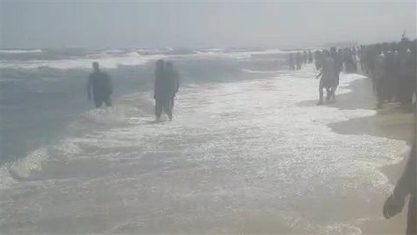 إنقاذ فتاتين بعد تعرضهما لحالة اختناق إثر الغرق في بحر المنصورة الجديدة
