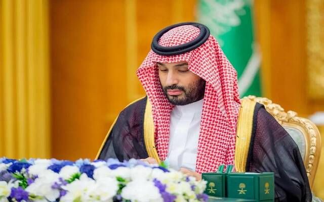 ولي العهد السعودي يغادر إلى فرنسا في زيارة دولة بدعوة من ماكرون
