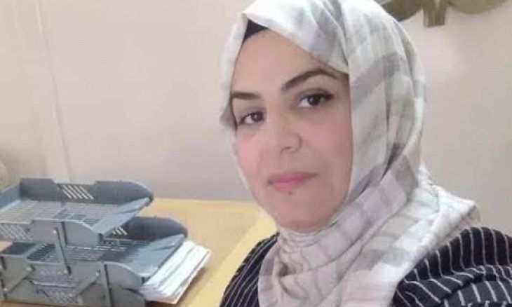 الجزائر: حكم ثان على معتقلة الرأي عبلة قماري قد يعرقل خروجها من السجن… وتضامن معها بعد وفاة شقيقتها