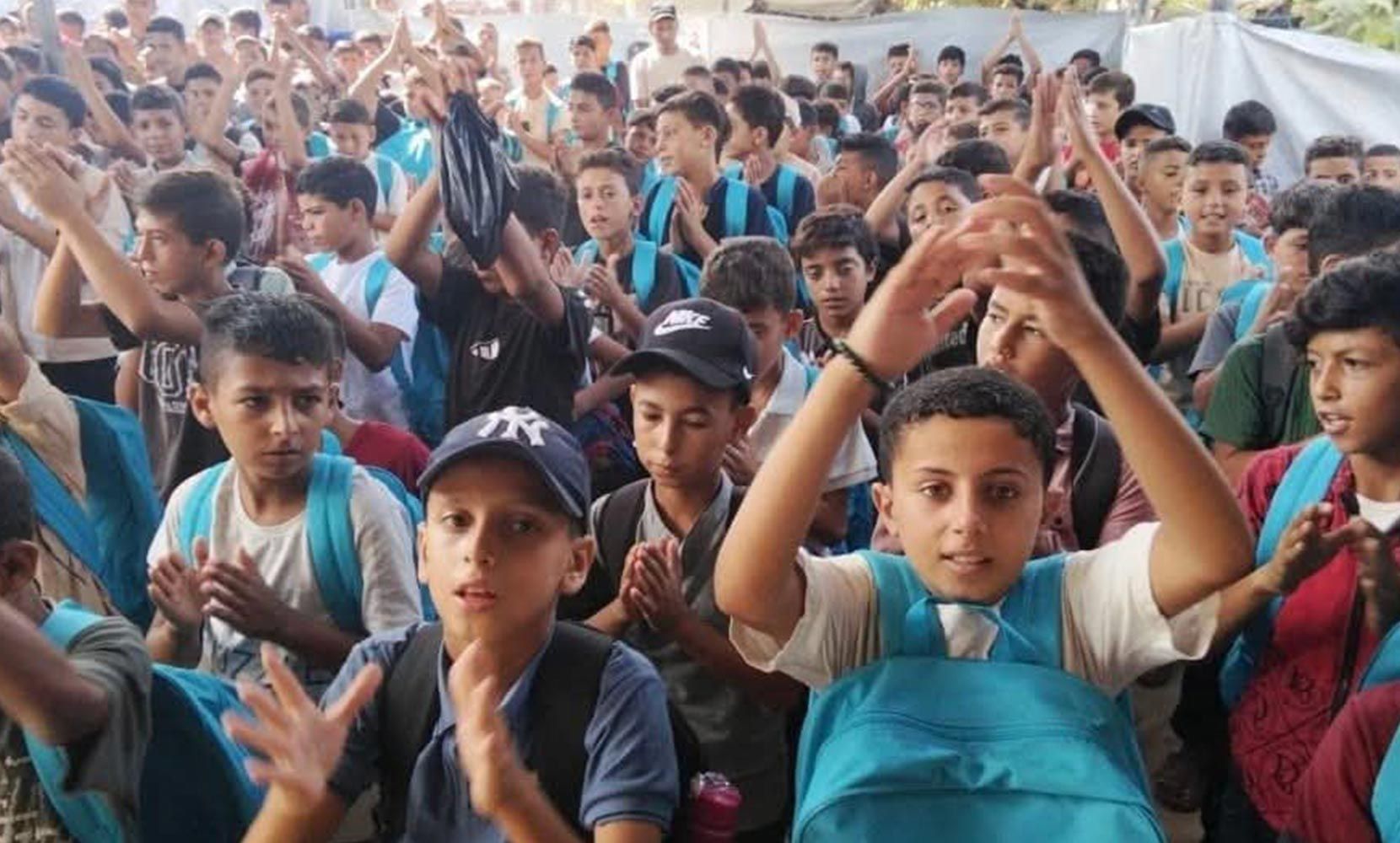 حقيبة النعنع بدل الكتب… أطفال غزة يعودون للدراسة