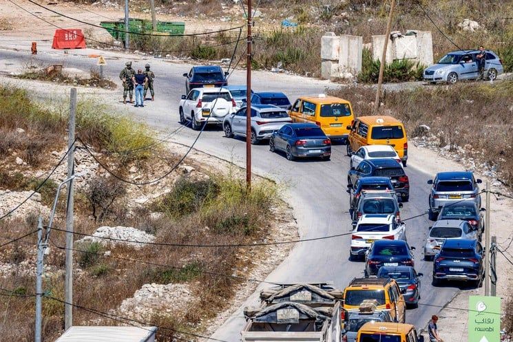 الاحتلال يواصل إغلاق المداخل الرئيسية لمحافظة رام الله والبيرة منذ 3 أيام على التوالي… ويعزز حصاره في محافظة جنين