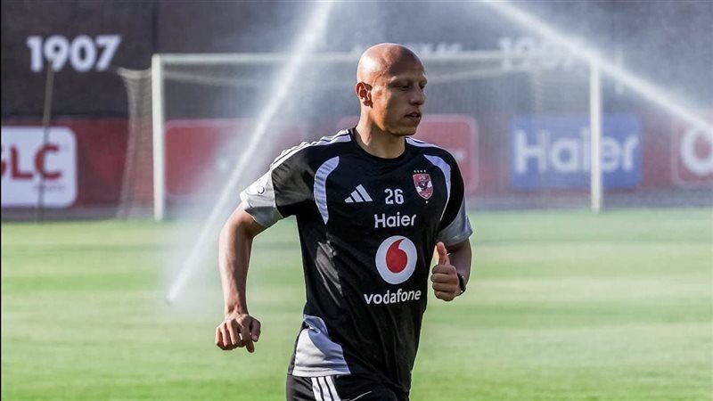 عمرو الجزار يبدأ برنامج العلاج الطبيعي بعد العودة إلى القاهرة