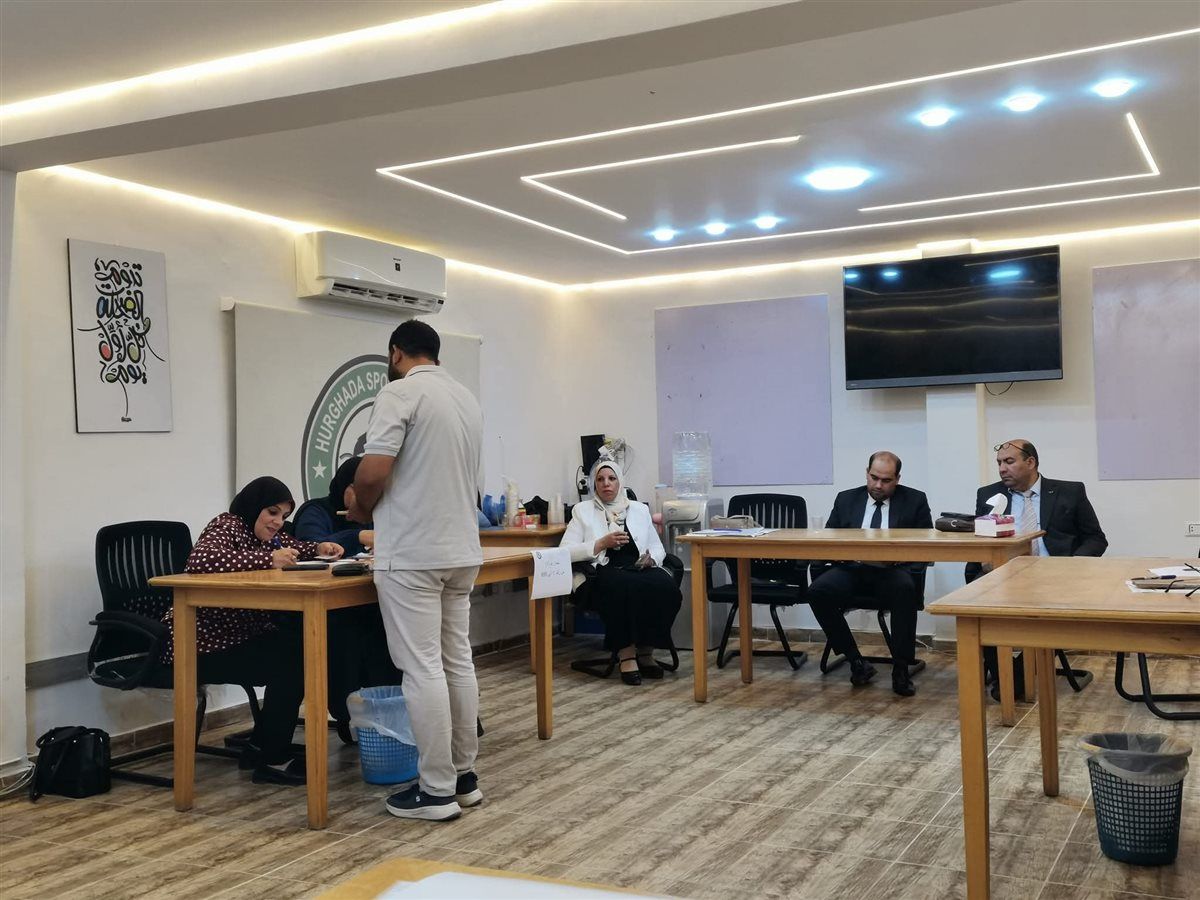 «النصاب لم يكتمل».. وكيل الشباب والرياضة يتابع الجمعية العمومية لنادي الغردقة