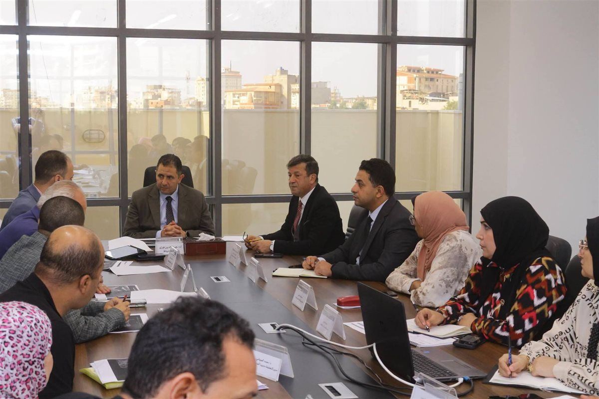 محافظ دمياط يتابع معدلات تنفيذ مشروعات الصحة والإسكان 