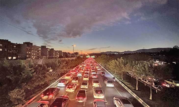 إيران تربط فتح هرمز بتنفيذ شروطها السبعة… وترامب يلوّح بـ«الطريقة الصعبة»