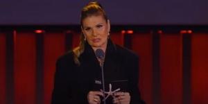 يسرا
      تعتذر
      عن
      عدم
      حضور
      جنازة
      صلاح
      السعدني
      لهذا
      السبب