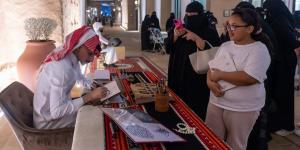 «صيف الزلال»..  الخط العربي يفتح آفاق الإبداع ويستقطب الزوار