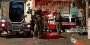 الاحتلال يعتقل مصابا من داخل مركبة إسعاف على مدخل طمون