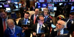 وول ستريت تصعد بدعم من مساعي ترامب لضم جرينلاند