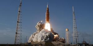 أمريكا تعود إلى القمر بعد 50 عاماً على رحلة «أبولو»