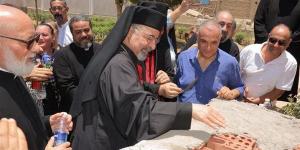 بطريرك الكاثوليك يضع حجر الأساس لمقر إداري بإيبارشية أبوقرقاص