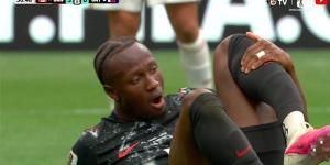 كأس العالم 2026، إصابة خطرة لإسماعيل كونيه لاعب كندا وقطر تكمل المباراة بـ 9 لاعبين (صور)