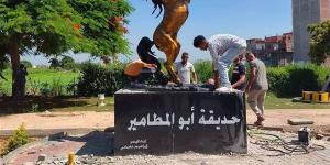 بعد إزالة "الغوريلا الحمراء"، حصان أصفر يتصدر حديقة أبو المطامير في البحيرة (صور)