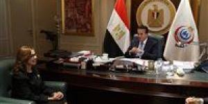 خالد عبدالغفار يستقبل سفيرة مصر لدى سنغافورة لبحث آفاق التعاون الصحي بين البلدين