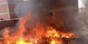 السيطرة على حريق اندلع بأسطح 3 منازل في الغربية (صور)