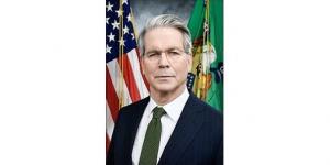 وزير الخزانة الأميركي يحث الحكومة اللبنانية على تعطيل الشبكات المالية لإيران وحزب الله