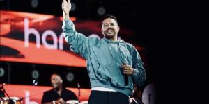 محمد حماقي يشعل أجواء حفله بالإسكندرية بألبومه الجديد "سمعوني" (صور)