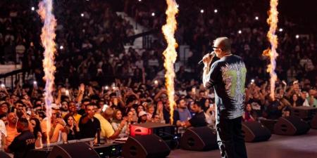 عمرو دياب يُشعل مسرح عبادي الجوهر أرينا في جدة بأمسية لا تُنسى بحضور 10,000 متفرج 