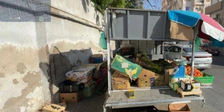 أمانة جدة ترصد بسطات عشوائية وتصادر 3 طن خضروات بنطاق العزيزية